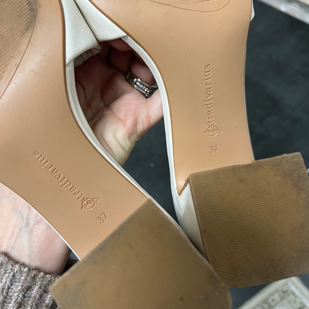 Stradivarius white block heel sandal size 7 - Picture 5 of 5